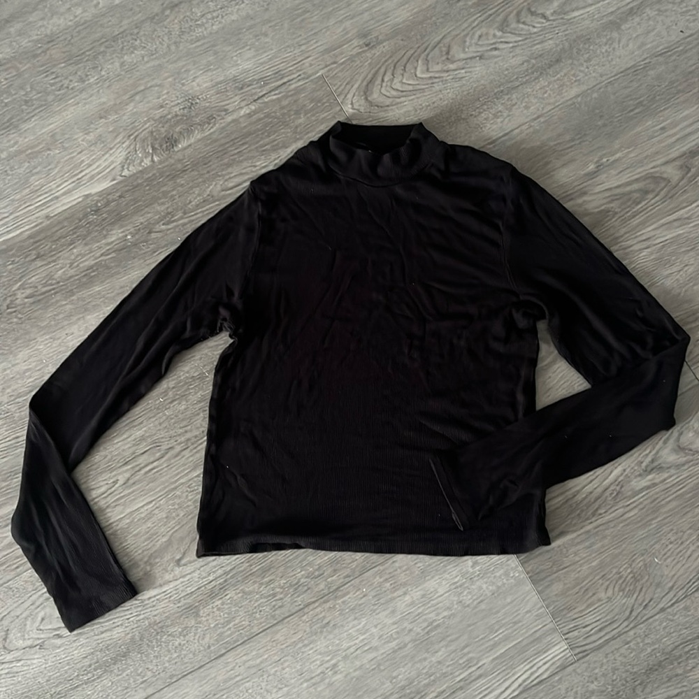 Long sleeve mock neck shirt